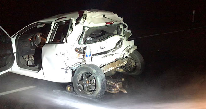 Kars'ın Sarıkamış İlçesinde Ambulans ve Otomobil Çarpıştı