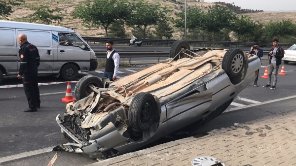 Şanlıurfa'da Otomobil Takla Attı 7 Kişi Yaralı