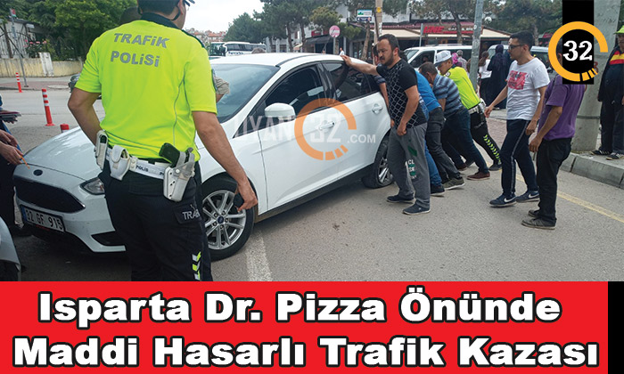 Dr. Pizza Önünde Maddi Hasarlı Trafik Kazası