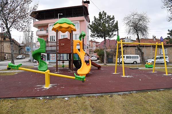 Isparta'da 42 parka yeni çocuk oyun alanı kuruluyor