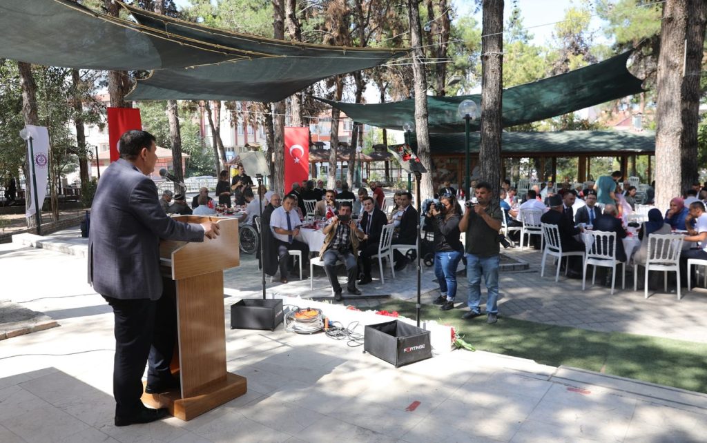Burdur Valisi Ali Arslantaş Gazi ve Şehit Aileleri İle Öğle Yemeğinde Bir Araya Geldi