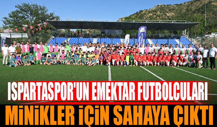 Ispartaspor’un emektar futbolcuları minikler için sahaya çıktı